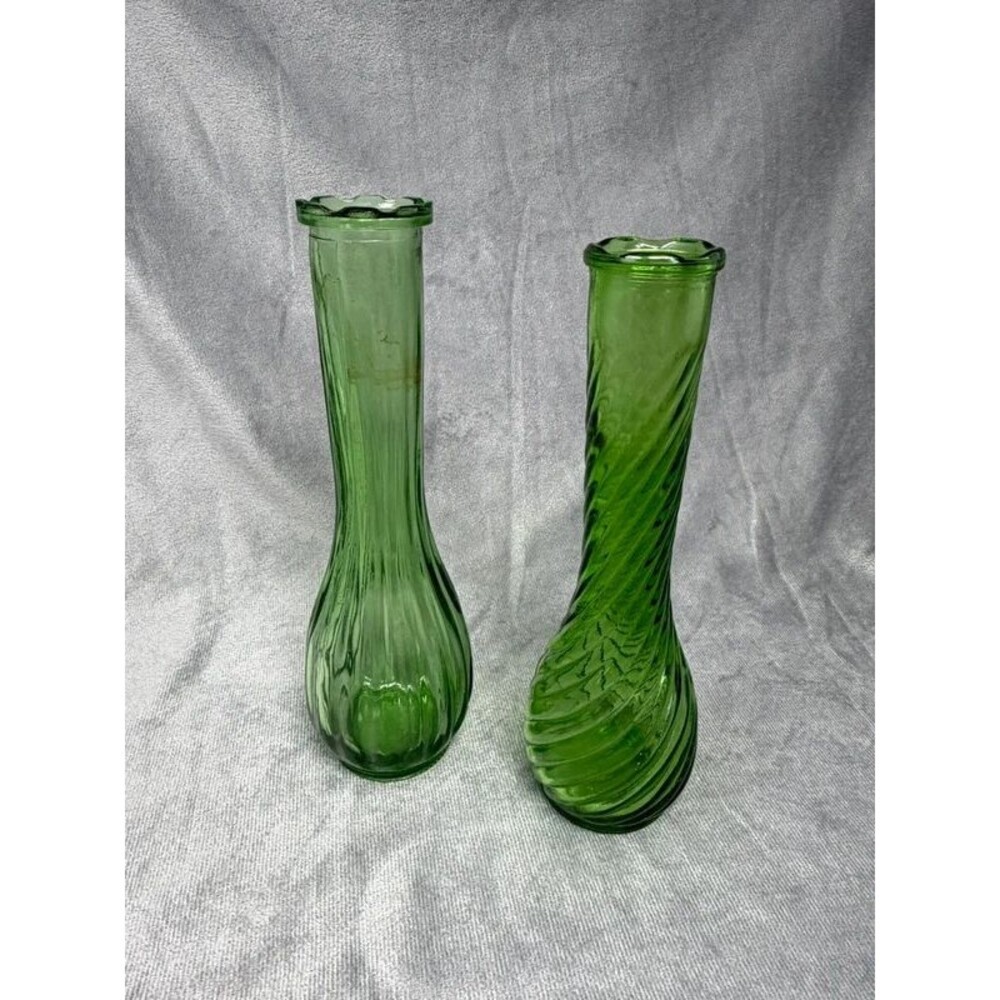 Set of 2 green glass vases
